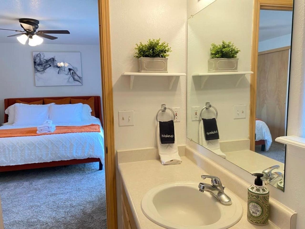 Вилла Hot Tub! King Bed-Firepitt-Near Airport& Freeway Медфорд Экстерьер фото